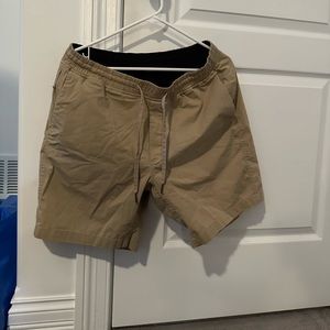 men’s lululemon bowline khaki shorts